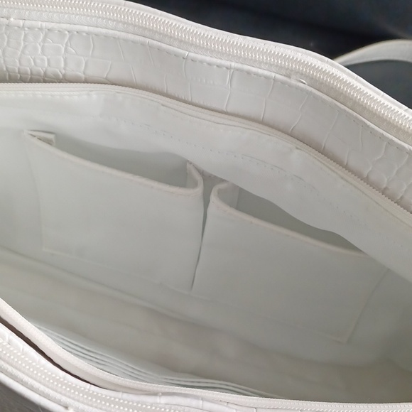 Vintage Sag Harbor Large White Faux-Croc Shoulder Bag With Ample Storage - Picture 13 of 17